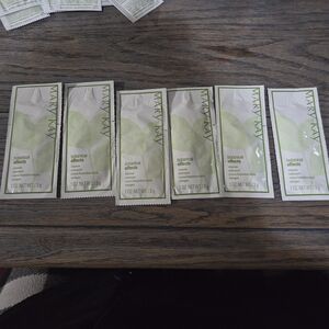 Mary Kay Botanical Effects Cleansing Gel - White and Green